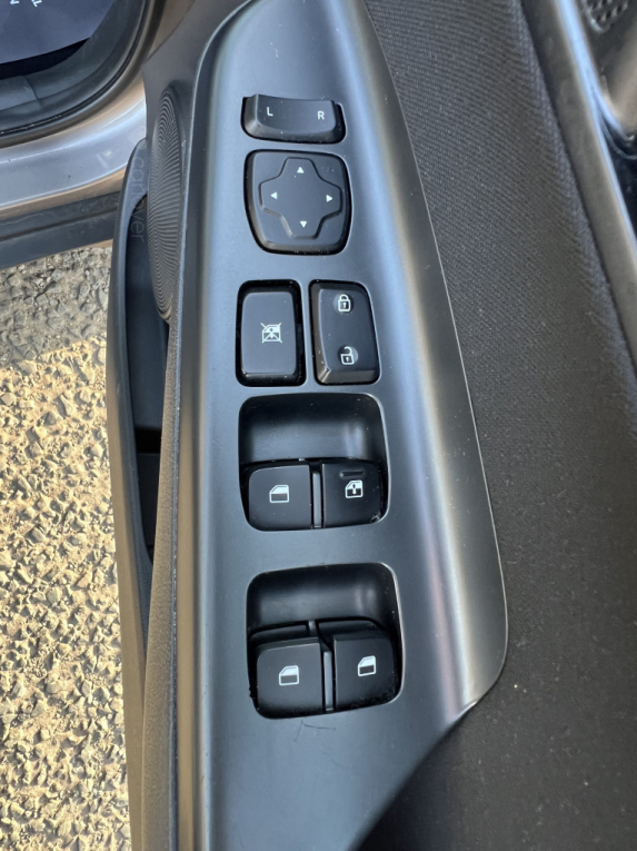 Hyundai Kona Se Silver #12