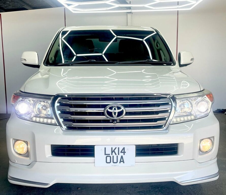 Toyota Land Cruiser Estate White #5