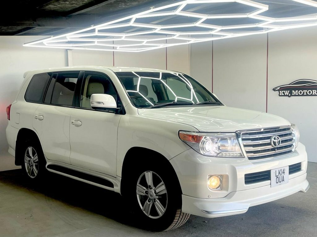 Toyota Land Cruiser Estate White #2