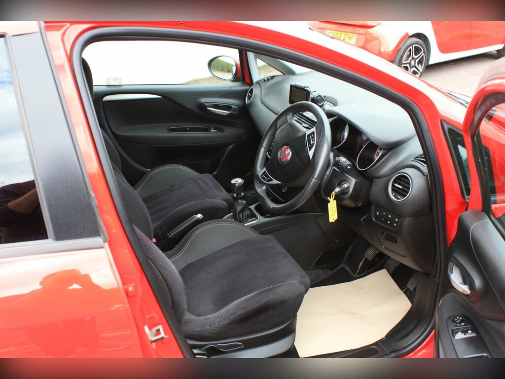 Fiat Punto 1.2 Easy Plus 69 Bhp White #9