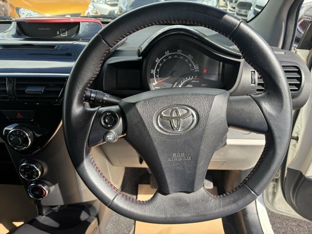 Toyota IQ 3 Automatic White #14