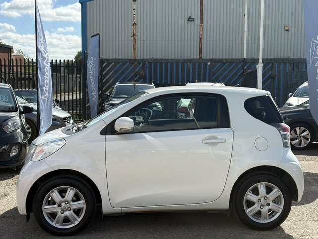 Toyota IQ 3 Automatic White #9