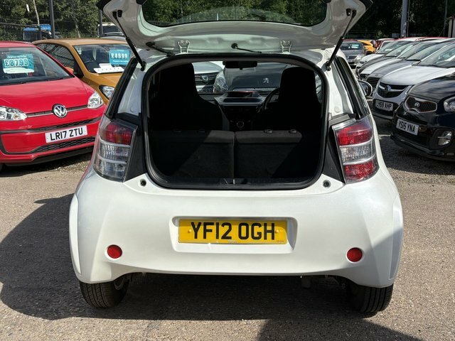 Toyota IQ 3 Automatic White #7