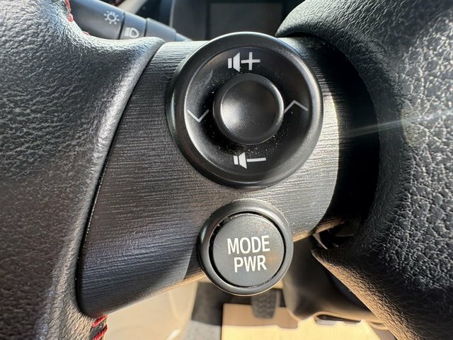 Toyota IQ 3 Automatic White #15