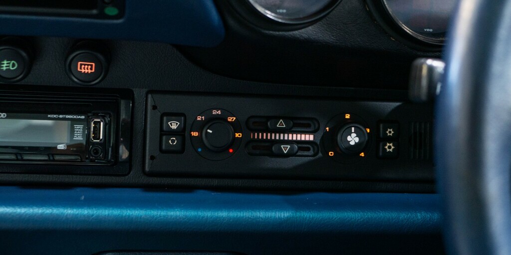 Porsche 911 Carrera Black #33