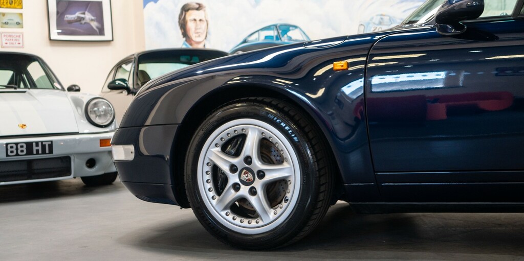 Porsche 911 Carrera Black #9