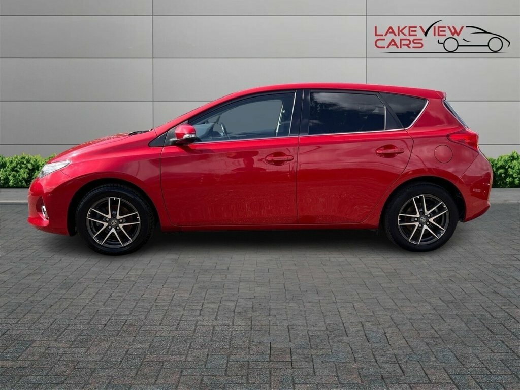 Toyota Auris 1.6L Icon Plus Red #4