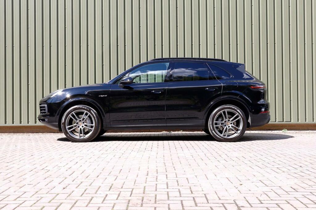 Porsche Cayenne 3.0 V6 E-hybrid 17.9Kwh Platinum Edition Tiptronic Black #4