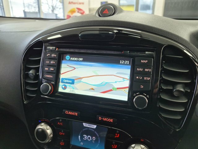 Nissan Juke Tekna Xtronic White #25