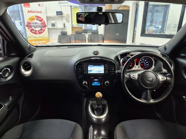 Nissan Juke Tekna Xtronic White #17