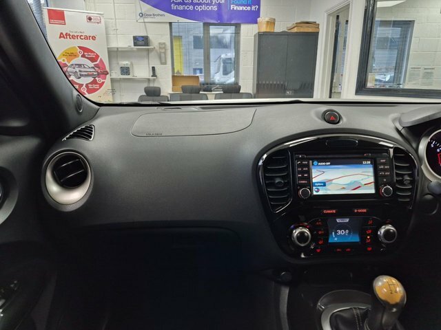 Nissan Juke Tekna Xtronic White #18