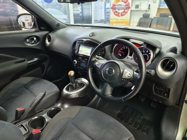 Nissan Juke Tekna Xtronic White #12