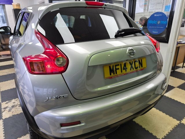 Nissan Juke Tekna Xtronic White #35
