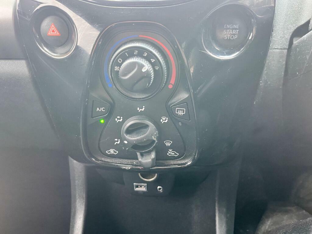 Peugeot 108 Active White #20
