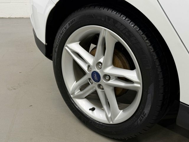 Ford Focus 1.0T Ecoboost Titanium Hatchback White #4