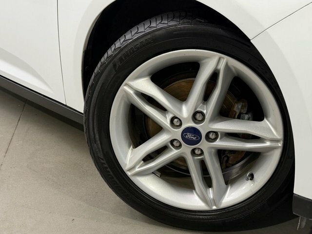 Ford Focus 1.0T Ecoboost Titanium Hatchback White #5