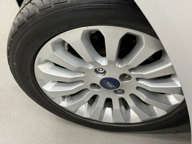 Ford KA 1.2 Edge 69 Bhp White #26