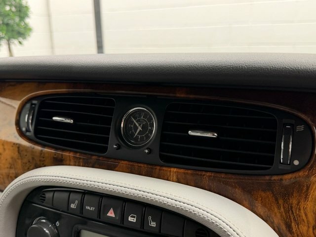Jaguar XJ 3.0 Se Silver #30
