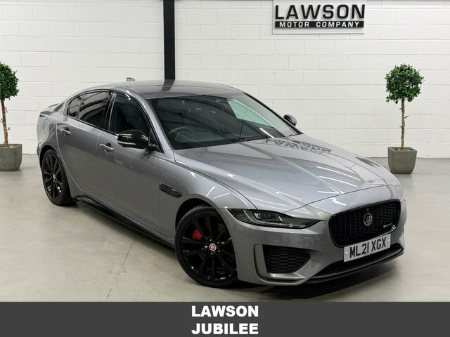 Jaguar XE 2.0 D200 Mhev R-dynamic Black Saloon Au Grey