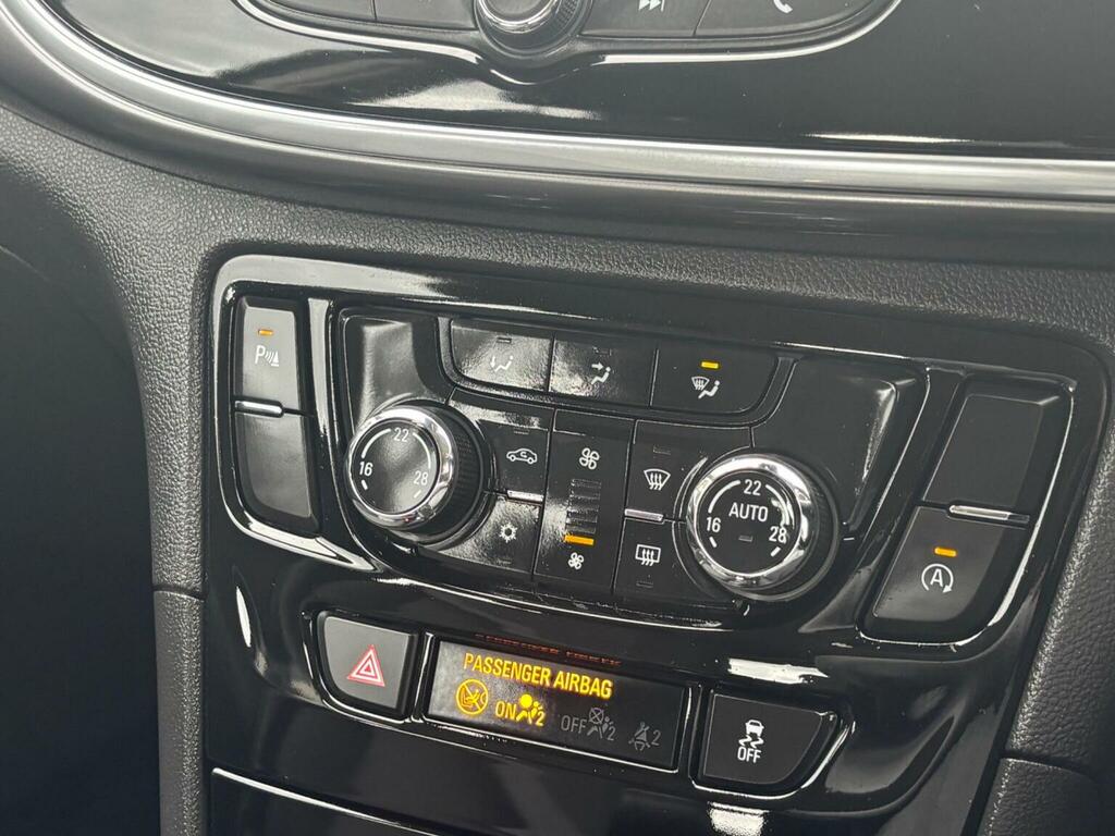 Vauxhall Mokka X 1.4T Design Nav White #31