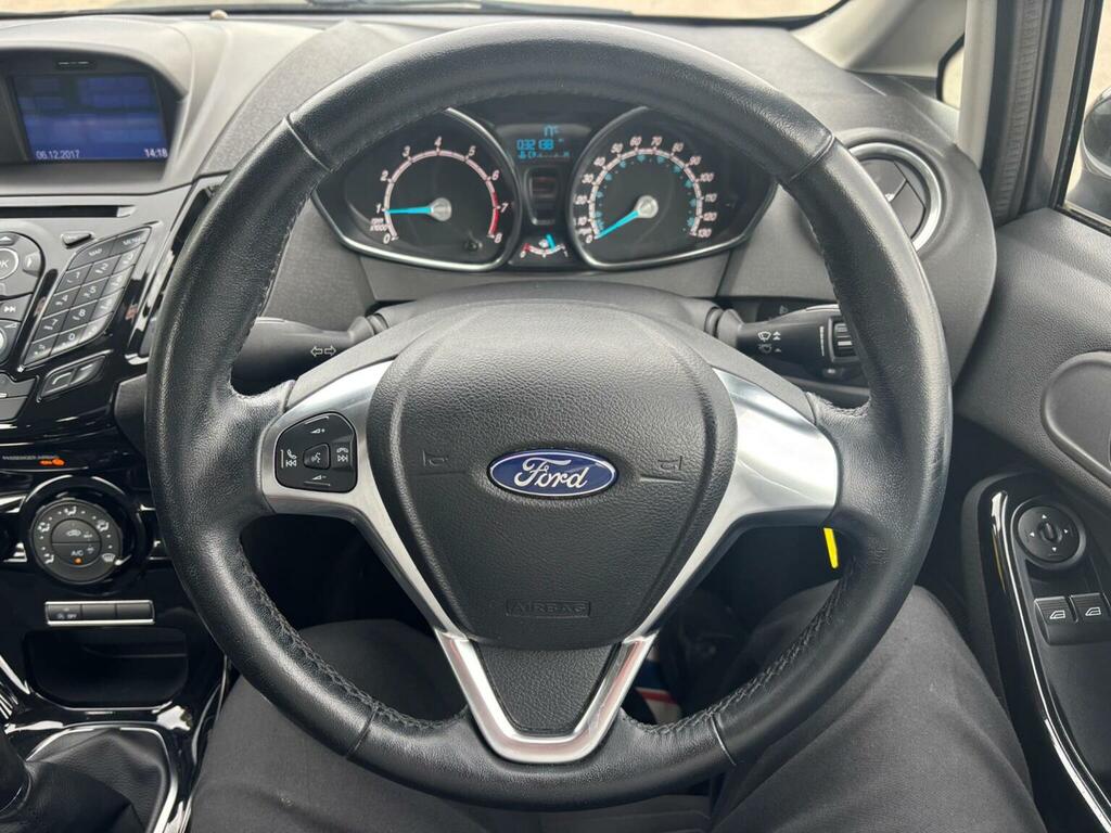 Ford Fiesta 1.1 Zetec White #23