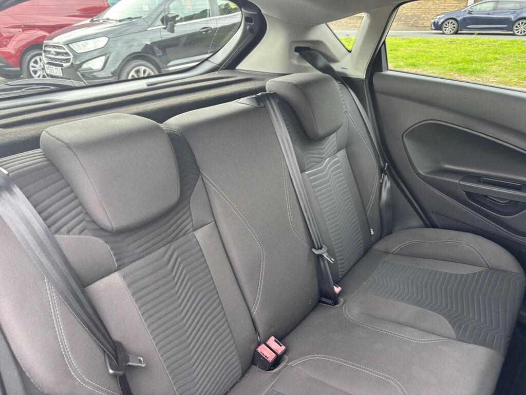 Ford Fiesta 1.1 Zetec White #15