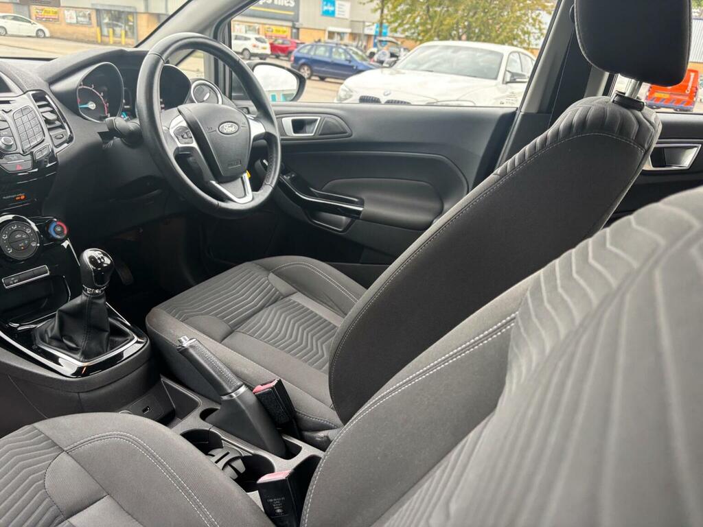 Ford Fiesta 1.1 Zetec White #12