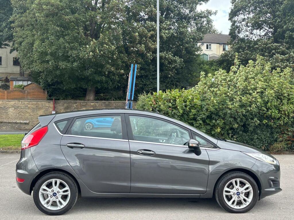 Ford Fiesta 1.1 Zetec White #8