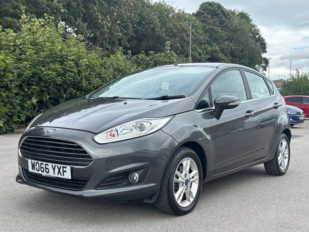 Ford Fiesta 1.1 Zetec White #1