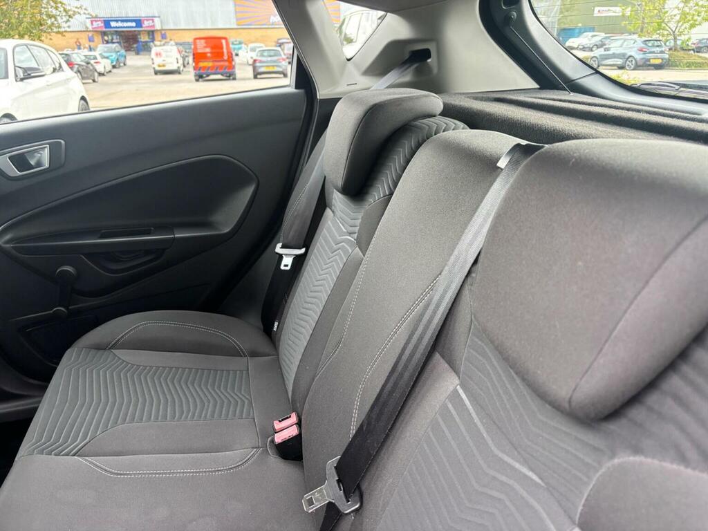 Ford Fiesta 1.1 Zetec White #14