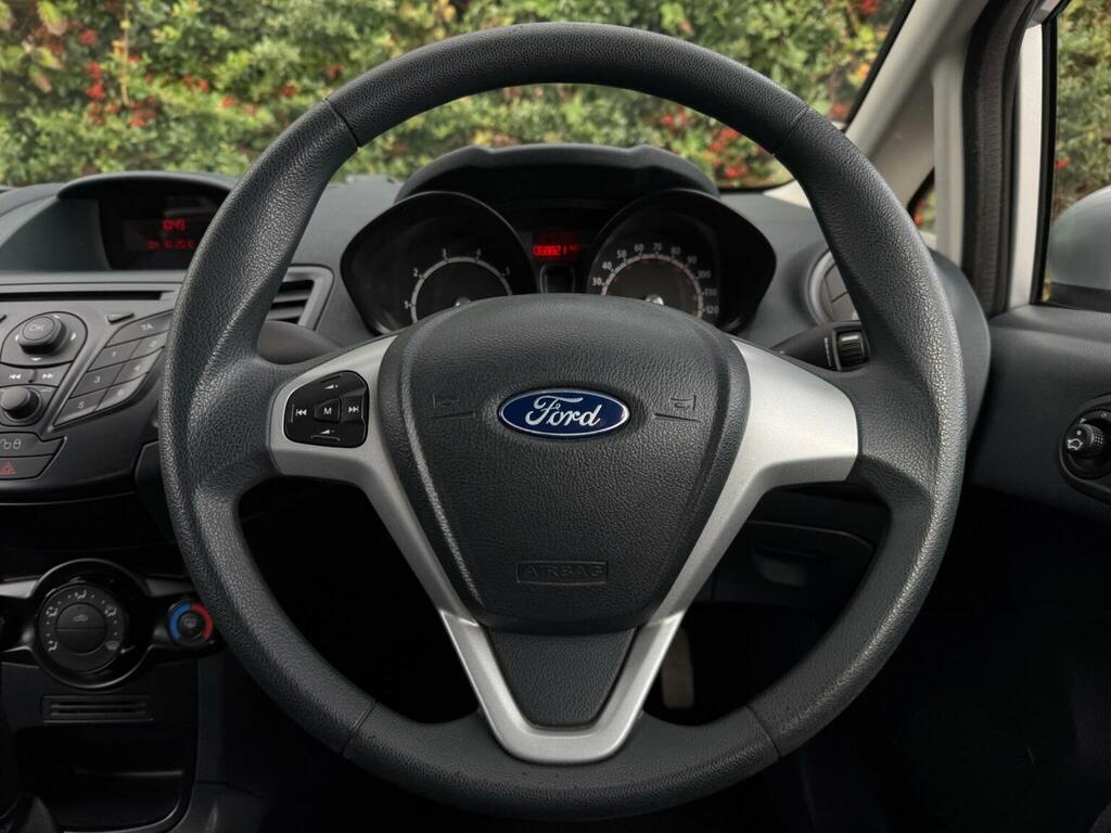 Ford Fiesta 1.25 Zetec 82 White #18
