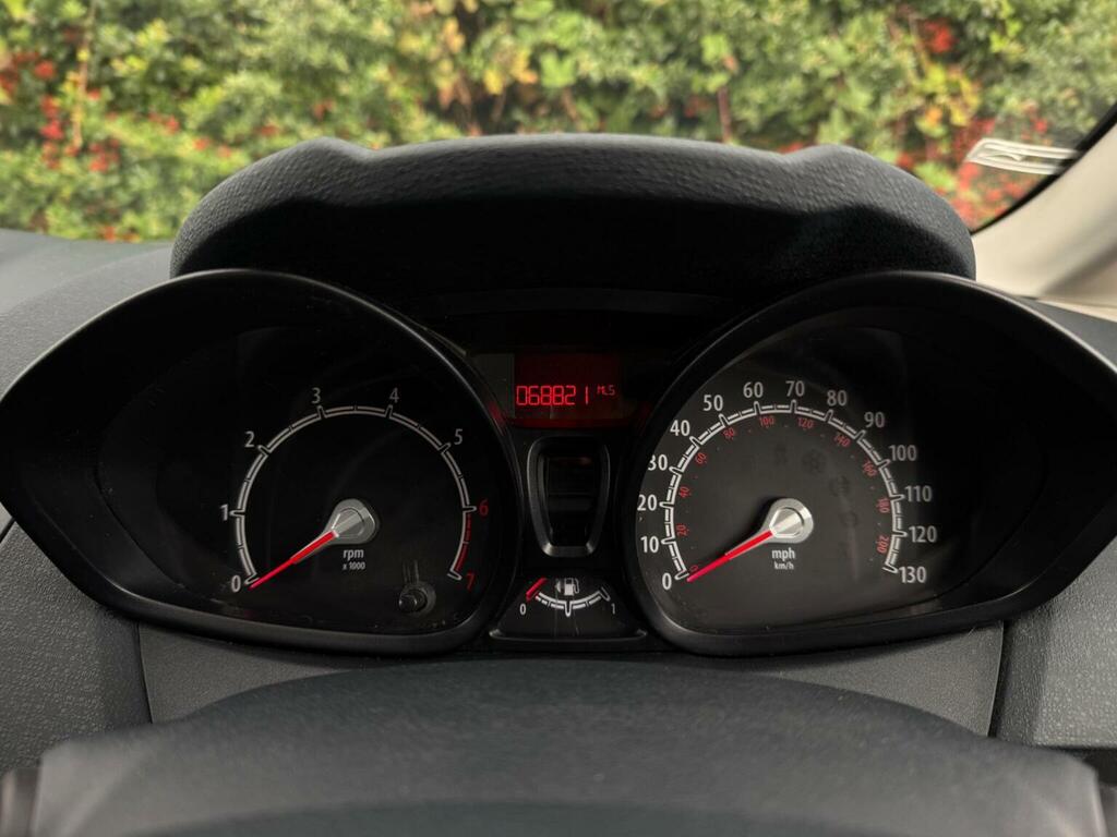 Ford Fiesta 1.25 Zetec 82 White #20