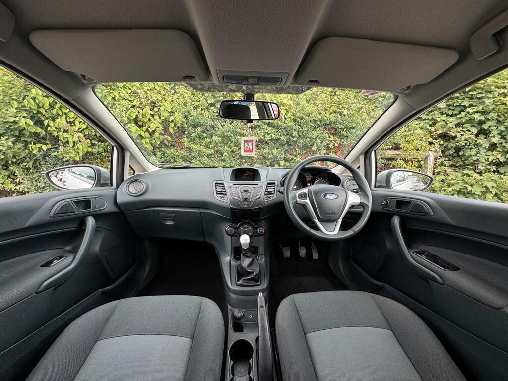 Ford Fiesta 1.25 Zetec 82 White #16