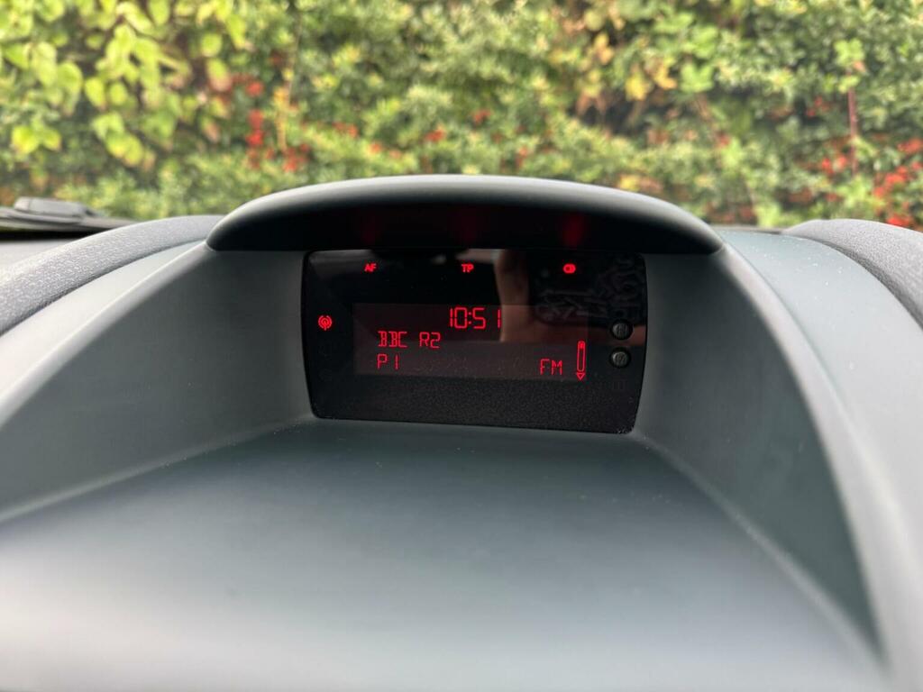 Ford Fiesta 1.25 Zetec 82 White #28