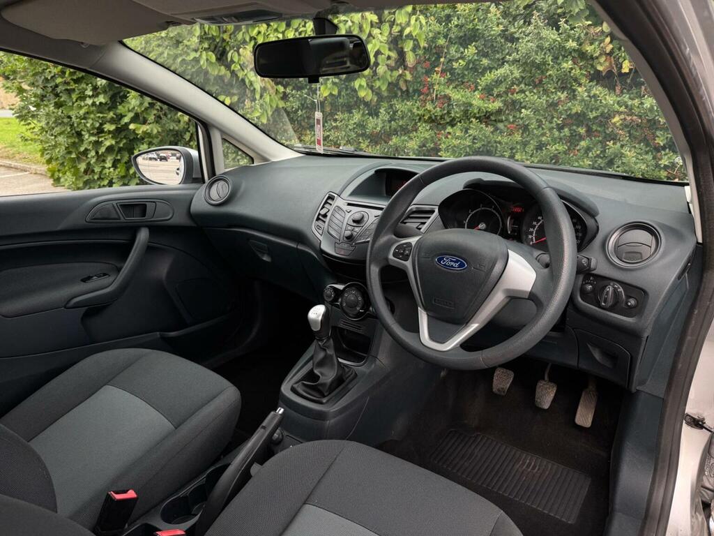 Ford Fiesta 1.25 Zetec 82 White #14