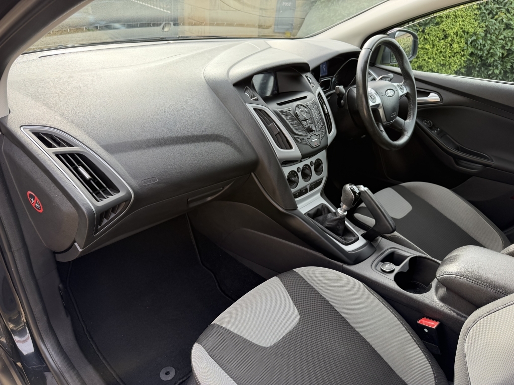 Ford Focus 1.6 Zetec Navigator Tdci Hatchback  #6