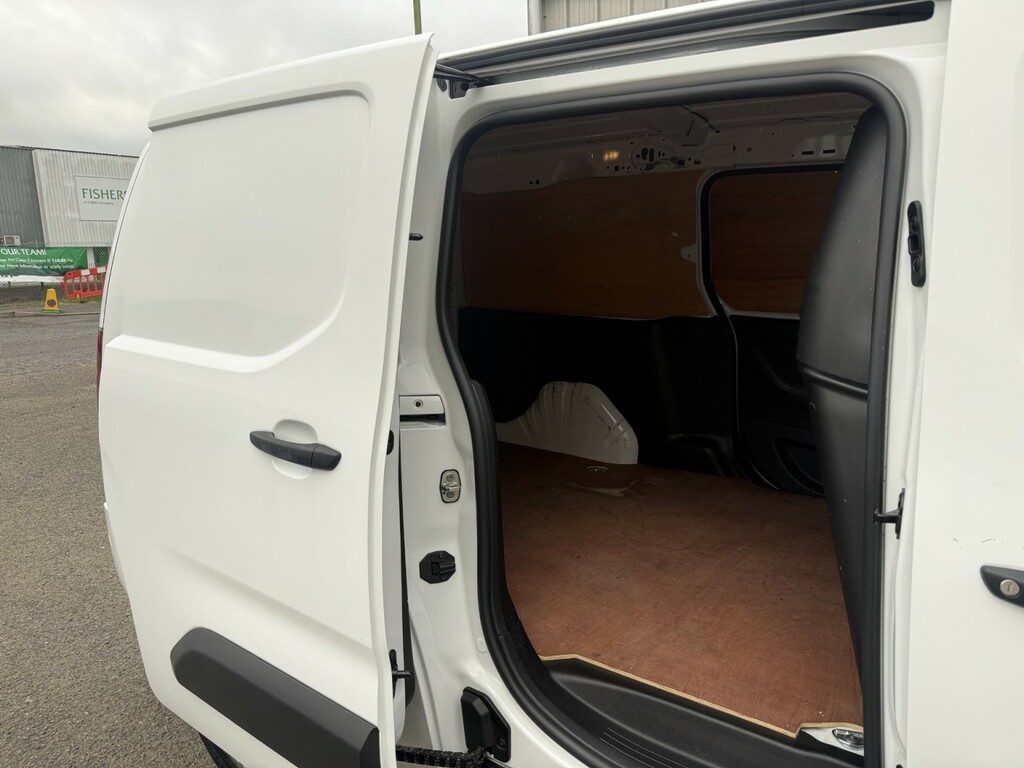 Vauxhall Combo Panel Van 1.5 Turbo D 2300 Sportive L2 H1 Euro 6 White #4