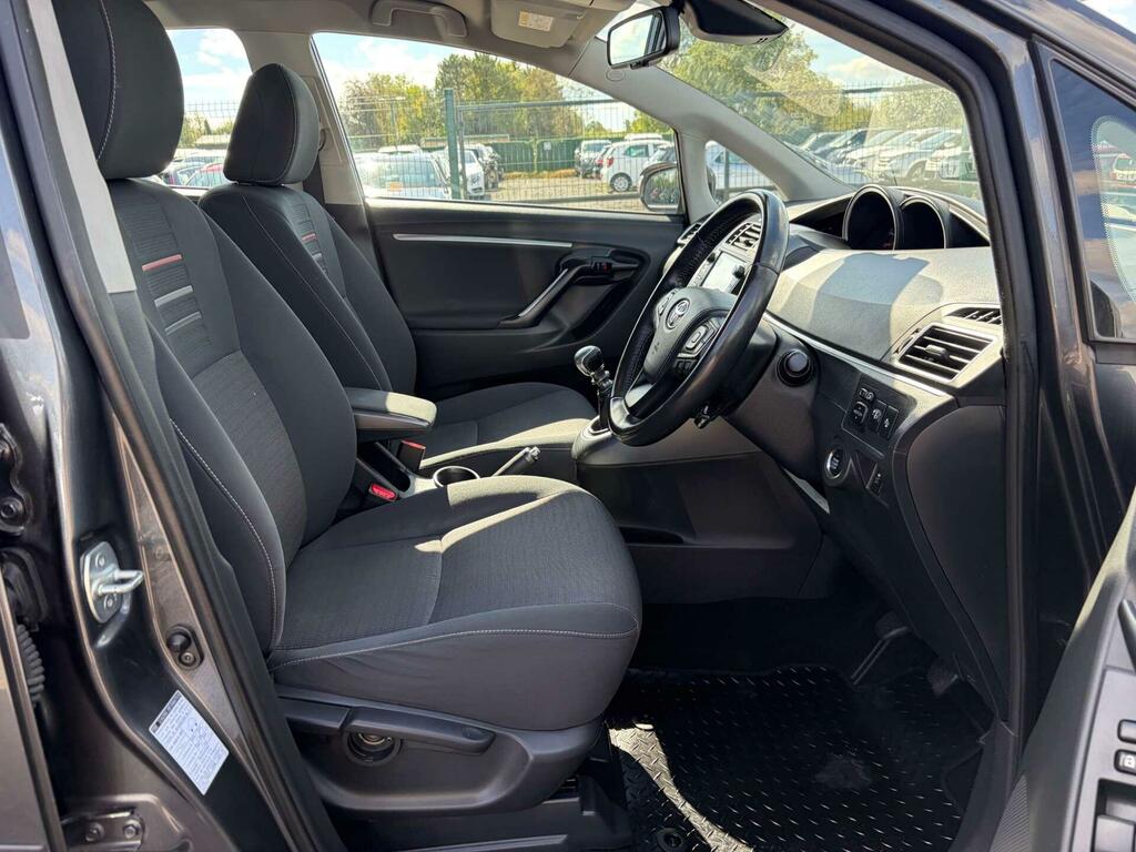 Toyota Verso Valvematic Active Red #31