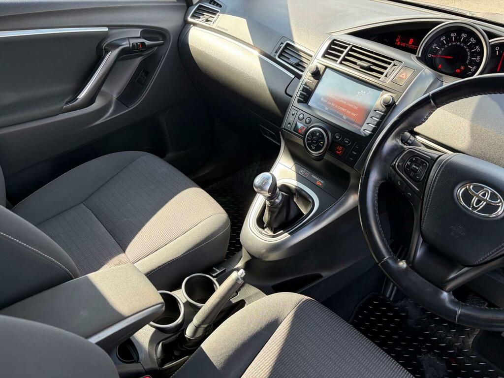 Toyota Verso Valvematic Active Red #36