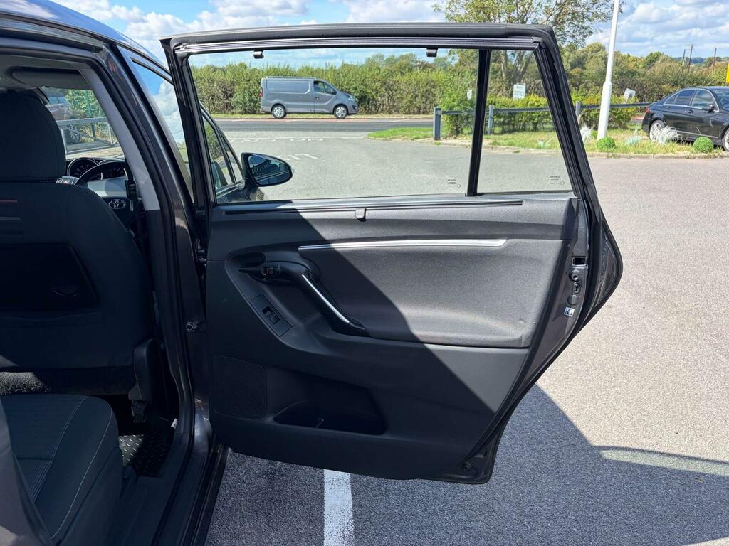 Toyota Verso Valvematic Active Red #25