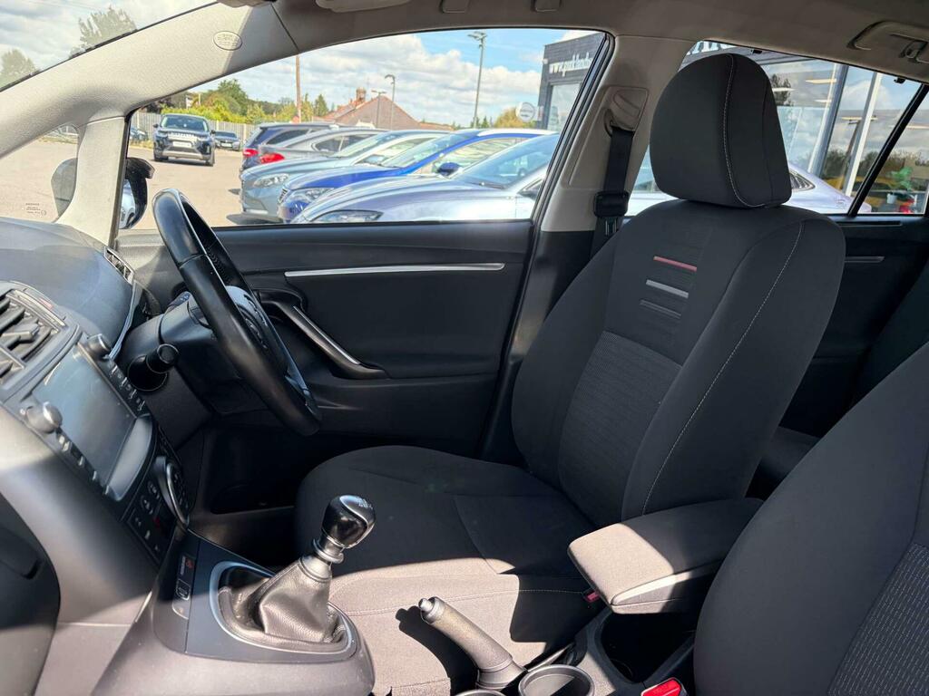 Toyota Verso Valvematic Active Red #17
