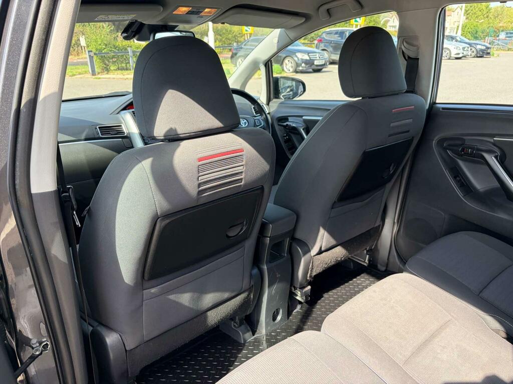Toyota Verso Valvematic Active Red #20