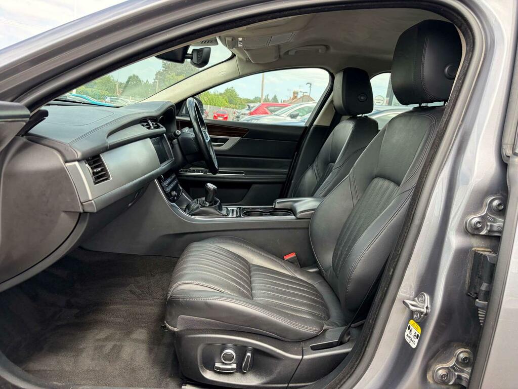 Jaguar XF White #15