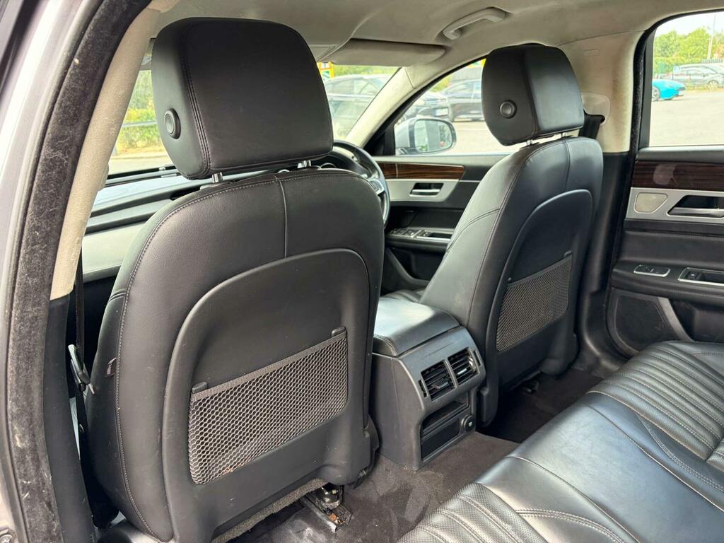 Jaguar XF White #20