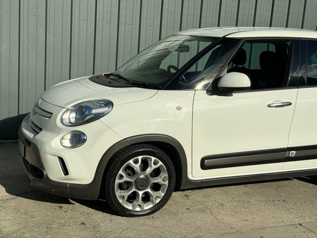 Fiat 500L Lounge 5dr Red #27