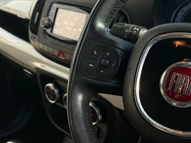 Fiat 500L Lounge 5dr Red #20
