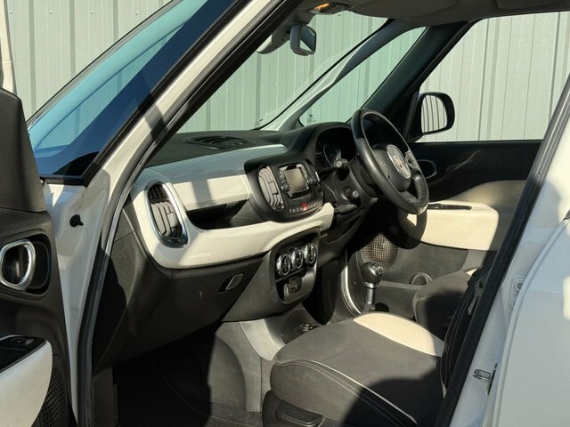 Fiat 500L Lounge 5dr Red #29