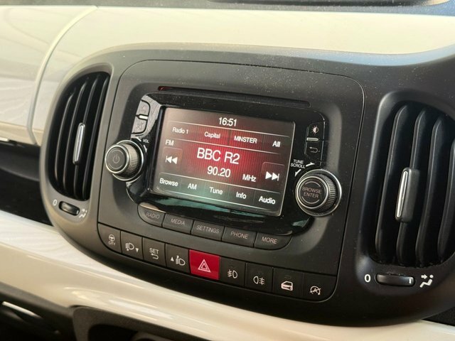 Fiat 500L Lounge 5dr Red #7