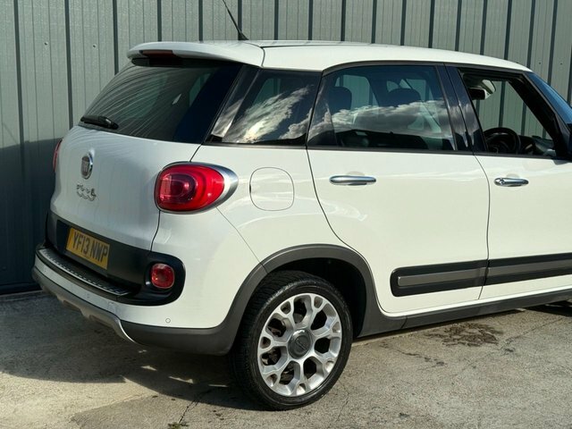 Fiat 500L Lounge 5dr Red #12