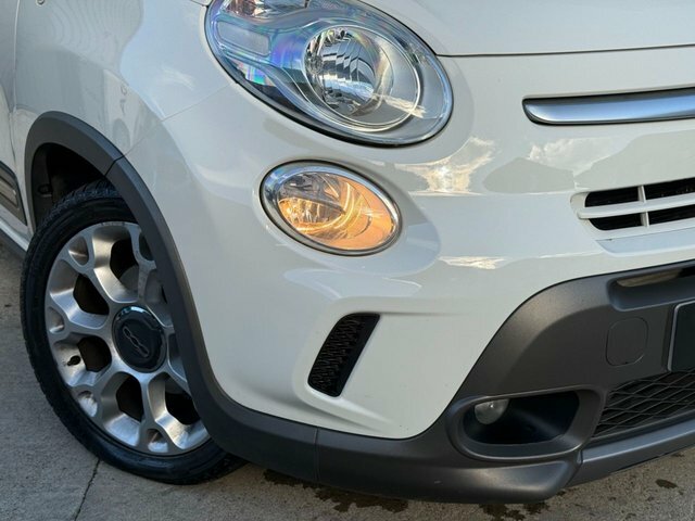 Fiat 500L Lounge 5dr Red #10
